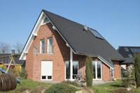Massivhaus Telgte Ostbevern - Solar, Balkon, Tonnendach - Gaube, Dachschleppe mit Sulen, Spitzerker