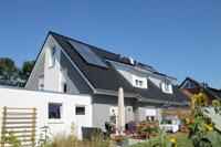 Doppelhäuser in Münster, Solarsiedlung, Solaranlage für Warmwasser- und Heizungsunterstützung, Schleppgaube