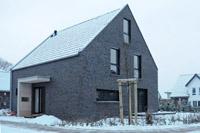 Einfamilienhaus mit Schilddach in Lengerich, Neubaugebiet Aldruper Damm, Raffstoren, farbige Fenster, KfW 55, KWL mit WRG