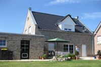 Cottage Haus bauen in Senden (Ottmarsbocholt, Bsensell), Schildgiebel (englischer Stil), Sprossenfenster, Doppelgarage