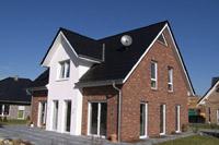 Einfamilienhaus Fertighaus mit Fronspieß in Nordhorn, Lingen, Emsland, Emsbüren, Dachschleppe, Putz - Klinker Kombi